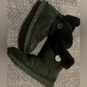 Black Bailey button Uggs